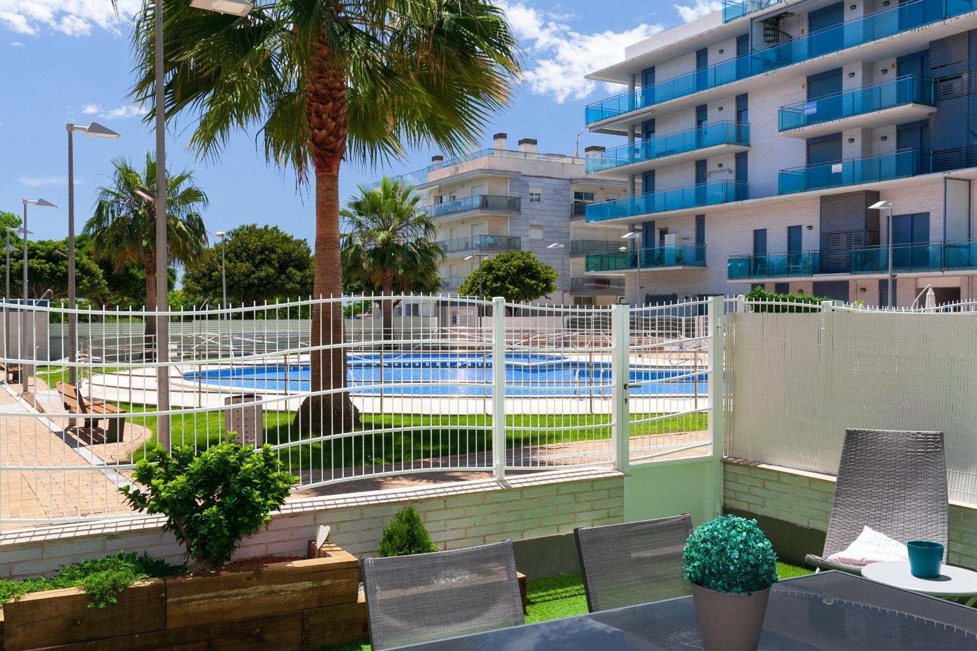 Uhc Mar Augusta Family Complex Apartment Cambrils Room photo